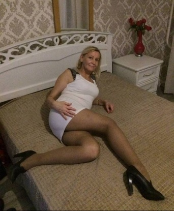 В моей компании ты окунешься в мир наслаждения и удовольствия. У меня есть много возможностей для твоего истинного удовлетворения. Мои услуги охватывают все, что ты можешь себе представить – от мягкого эротического массажа до горячих ролевых игр. Мои фото настоящие, и я гарантирую, что буду выглядеть точно также в реальной жизни. У меня также есть отличные отзывы, которые подтверждают мои навыки и талант в создании незабываемых моментов. Так что, давай сделаем твои фантазии реальностью – просто со мной свяжись. 🌹😘💋 1230, 47 лет