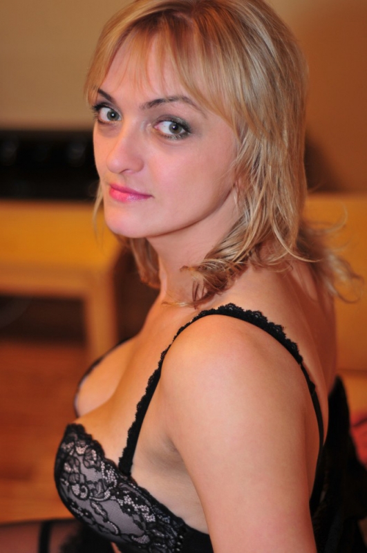 У меня есть все инструменты, чтобы создать незабываемый опыт для тебя. Я живу в Москве, и мои услуги доступны только для джентльменов, которые хотят получить идеальное удовольствие. Я открыта для различных фантазий и приключений, и мои фото говорят сами за себя. У меня есть положительные отзывы от моих клиентов, которые оставят тебя довольным и запоминающимся. Так что не стесняйся и дай себе возможность испытать настоящее блаженство в компании прекрасной дамы. 👠💋💃🌹🔥 28470, 33 года